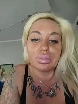 Stripchat Adult Webcam of MiaMooly