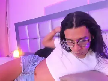 Stripchat Free Porn Cam of Maddie_Ray
