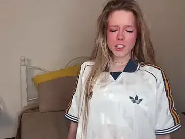Stripchat Live Sex Cam of Catrinee