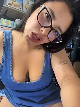 Stripchat Watch Live Sex Cams of Miss_Bella_Flame