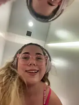 Stripchat Watch Live Sex Cams of brooklynivy