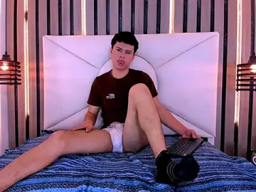 Stripchat Live Sex Cam of Ethan_Brooks_
