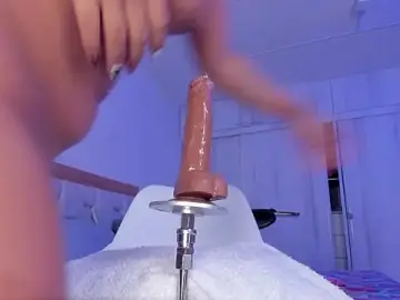 Stripchat Live Sex Cam of mia_hank