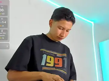 Stripchat Live Sex Cam of thiago_bigcock_1