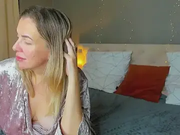 Stripchat Live Sex Cam of alicesweetiie