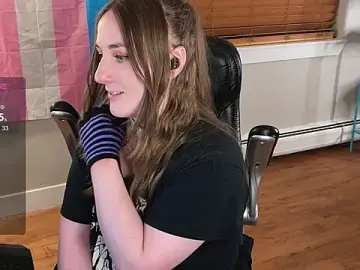 Stripchat Live Sex Cam of luluvaladon