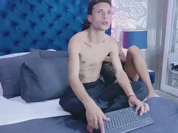 Stripchat Live Sex Cam of ChloeAndJeanPaul