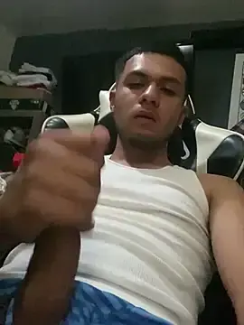 Stripchat Free Porn Cam of Chucky008