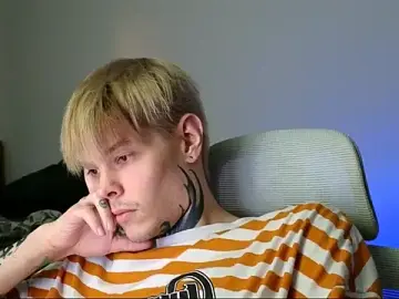Stripchat Free Porn Cam of DENIS_HERE