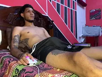 Stripchat Sex Cam of tanned_boy