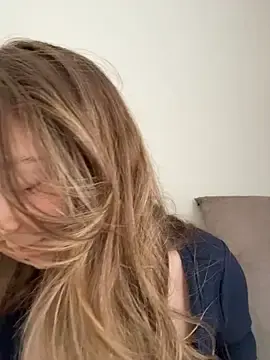 Stripchat Free Live Porn of curvyflawless