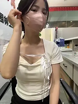 Stripchat Live Sex Cam of gougou13