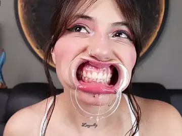 Stripchat Free Porn Cam of miss_sharlotte18