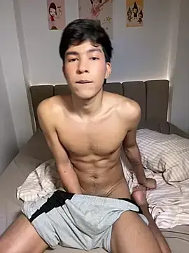 Stripchat Adult Webcam of GoldenBenn