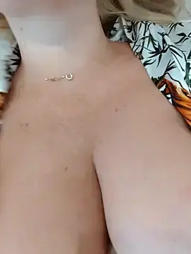 Stripchat Free Porn Cam of LadyLolyPop_