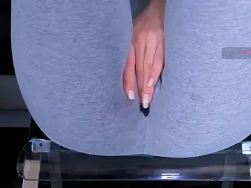 Stripchat Free Porn Cam of Cameltoe_squirt_inPants