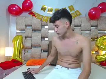 Stripchat Sex Cam of KathyAiden