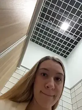 Stripchat Live Sex Cam of SashaCatt