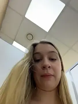 Stripchat Live Sex Cam of SashaCatt