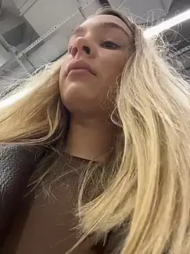 Stripchat Nude Webcam of SashaCatt