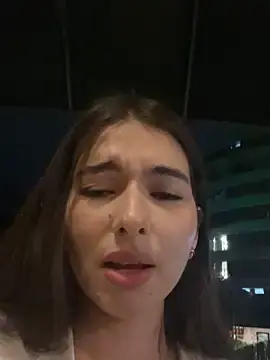 Stripchat Sex Cam of Coralinee_01