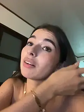 Stripchat Free Porn Cam of Coralinee_01