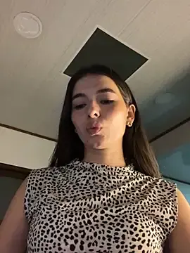 Stripchat Watch Live Sex Cams of Coralinee_01