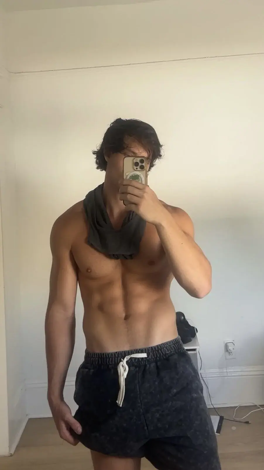 alex_islivee