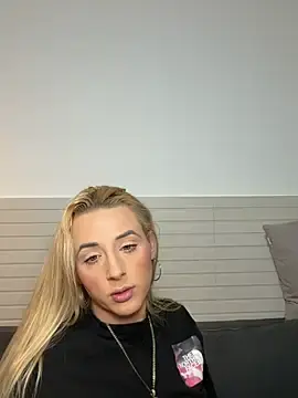 Stripchat Live Sex Cam of Strongqueen
