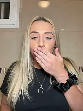 Stripchat Adult Webcam of Strongqueen