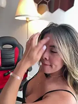Stripchat Adult Video Chat of Emilia_Bakerr