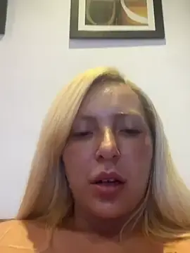Stripchat Watch Live Sex Cams of Juuhschmitt
