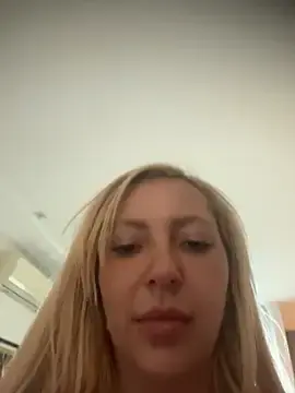 Stripchat Live Sex Cam of Juuhschmitt