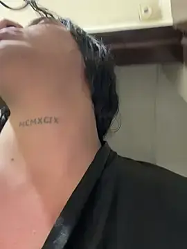 Stripchat Live Sex Cam of Sweet_vicky_hot