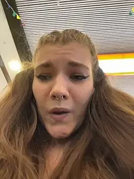 Stripchat Live Sex Cam of Holy_Tereza