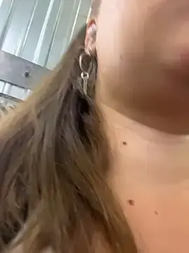 Stripchat Free Porn Cam of Holy_Tereza