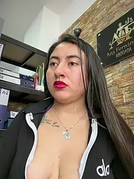 Stripchat Adult Webcams of _Sarah-Office1