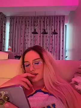 Stripchat Free Live Porn of mollyxxx