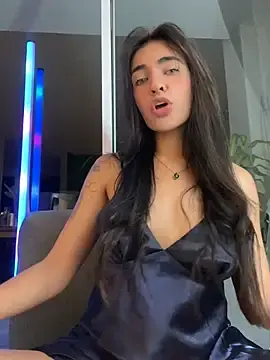 Stripchat Free Porn Cam of DaphneUwu