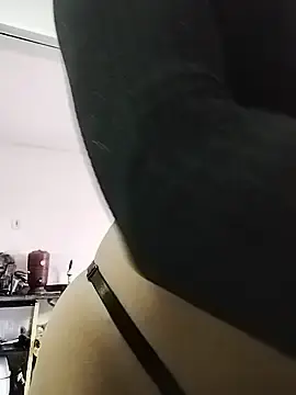 Stripchat Live Sex Cam of Helenoir