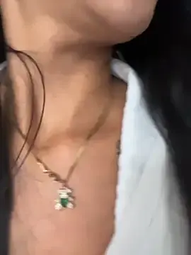 Stripchat Live Sex Cam of LuxeBrunetteXXX