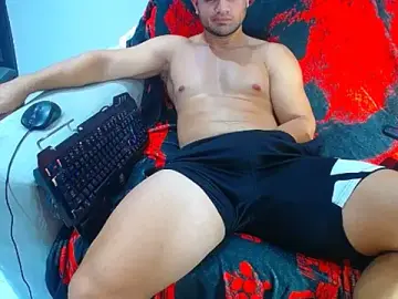 Stripchat Live Sex Cam of hugo_19cm