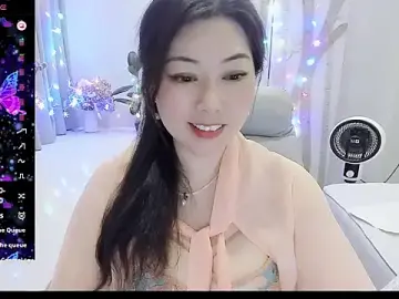 Stripchat Live Sex Cam of Crystal_Wings