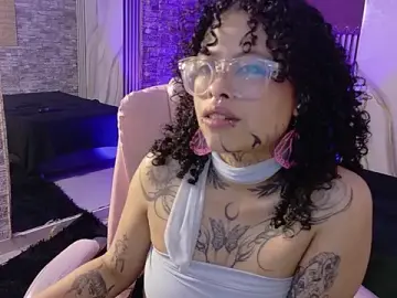Stripchat Sex Cam of mia_hernnandez
