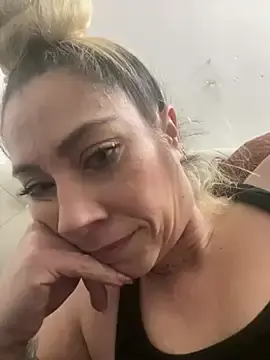 Stripchat Sex Cam of viktoria_davis_