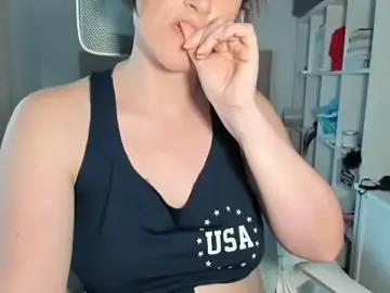 Stripchat Live Porn of emmita69_