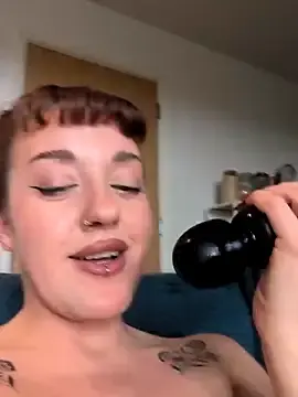 Stripchat Live Sex of Petite_Juicy_Olive
