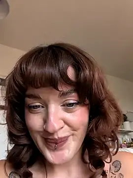 Stripchat Sex Cam of Petite_Juicy_Olive
