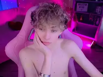 Stripchat Free Porn Cam of kevingarsiaa