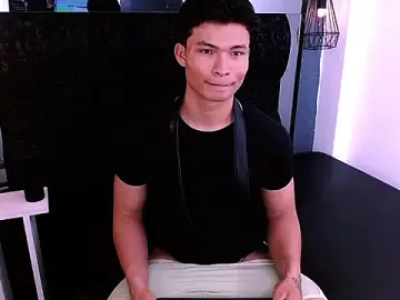 Stripchat Sex Cam of GoldenBoy_23